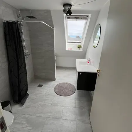 Apartament Stor Rummelig Med Egen P-plads *