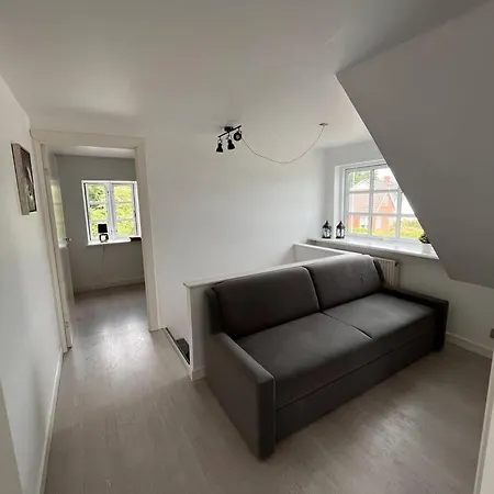 Stor Rummelig Med Egen P-plads